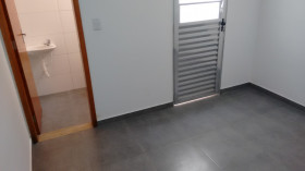 Casa com 1 Quarto para Alugar, 30 m² em Vila Mangalot - São Paulo