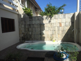 Casa com 4 Quartos para Alugar, 250 m²em Lagoa Nova - Natal