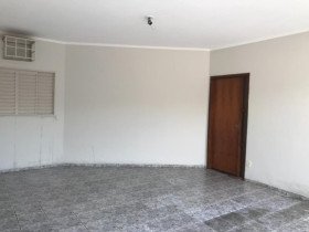 Casa com 3 Quartos à Venda,  em Presidente - Araçatuba