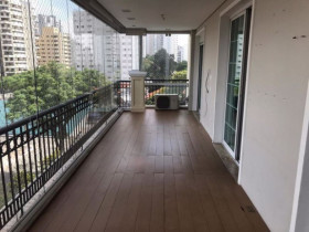Apartamento com 3 Quartos à Venda ou Locação,  em Vila Congonhas - São Paulo