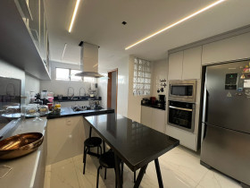 Apartamento com 3 Quartos à Venda, 211 m² em Jurunas - Belém