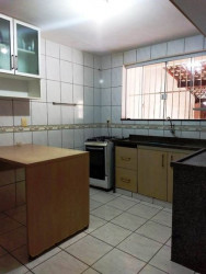 Casa com 3 Quartos para Alugar, 160 m² em Jardim Mariléa - Rio Das Ostras