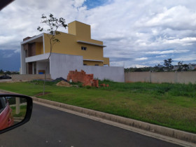 Terreno em Condomínio à Venda, 300 m² em Residencial Central Parque - Salto