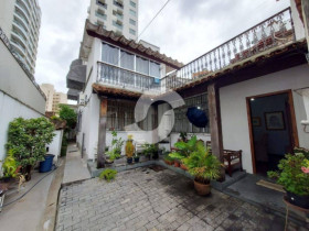 Casa com 6 Quartos à Venda,  em Santa Rosa - Niterói