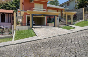 Casa com 3 Quartos à Venda, 300 m² em São Luiz - Criciúma