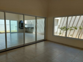 Casa com 3 Quartos à Venda, 209 m²em Residencial Thermas Park - Olímpia