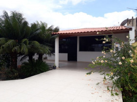 Casa com 4 Quartos para Alugar, 250 m² em Santa Mônica - Feira De Santana