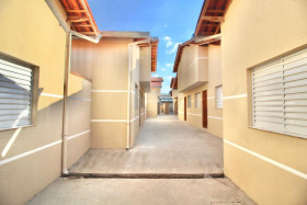 Casa de Condomínio com 2 Quartos à Venda, 45 m² em Estância Lago Azul - Franco da Rocha