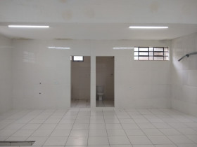 Imóvel Comercial à Venda, 200 m² em Vila Homero Thon - Santo André