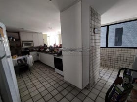 Apartamento com 4 Quartos à Venda, 393 m² em Casa Amarela - Recife