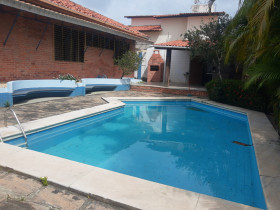 Casa com 3 Quartos à Venda,  em Calhau - São Luís