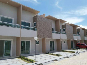 Casa de Condomínio com 2 Quartos à Venda, 70 m² em Centro - Eusébio