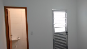 Casa com 1 Quarto para Alugar, 30 m² em Vila Mangalot - São Paulo